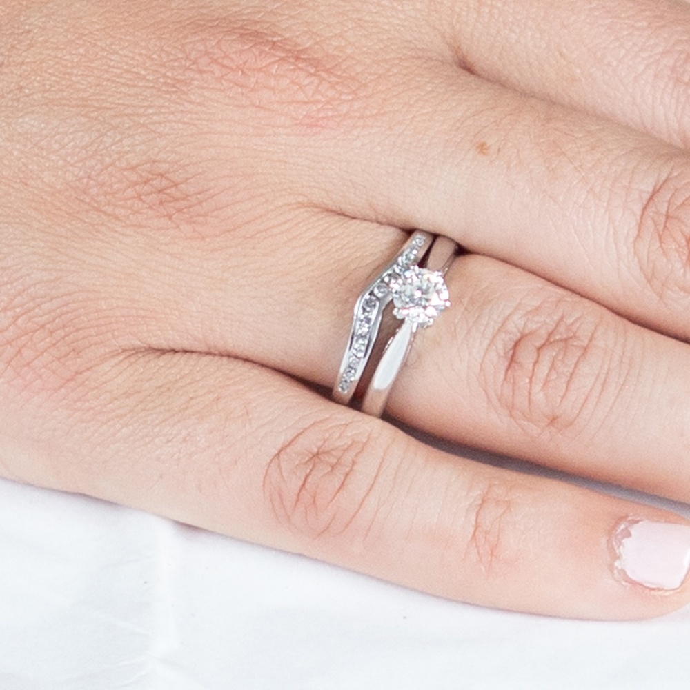 14k  white gold solitaire and wedding ring - Picture 4 of 4